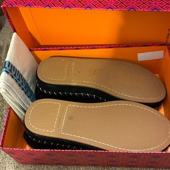 Tory Burch black shearling size 7.5 - Picture 2 of 3